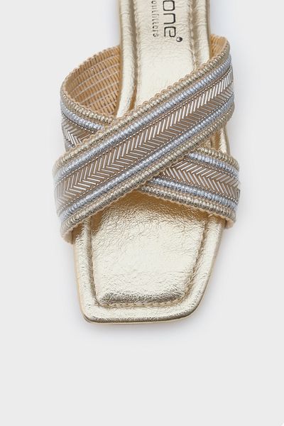 Capone Outfitters Ketty Damen-Hausschuhe mit flachem Absatz, glänzender stumpfer Zehenpartie und Kreuzriemen