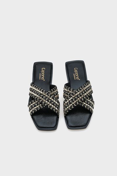 Capone Outfitters Kyla Damen-Hausschuhe aus Stroh mit flachem Absatz und stumpfer Zehenpartie, Metallzubehör und Kreuzriemen