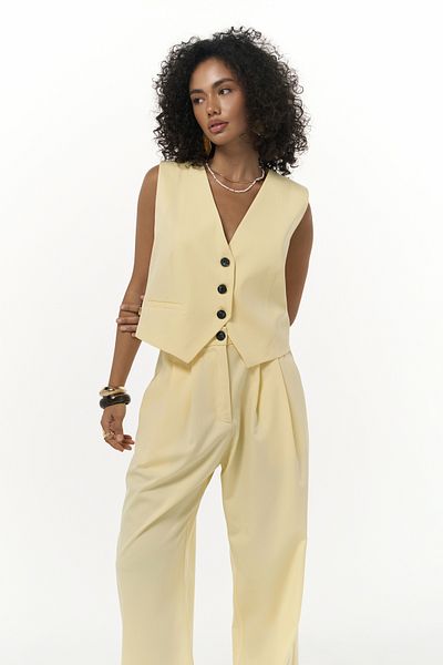 MAİ COLLECTİON Kaylee Triangle Detail Short Yellow Vest
