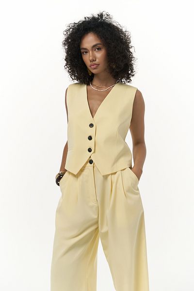 MAİ COLLECTİON Kaylee Triangle Detail Short Yellow Vest