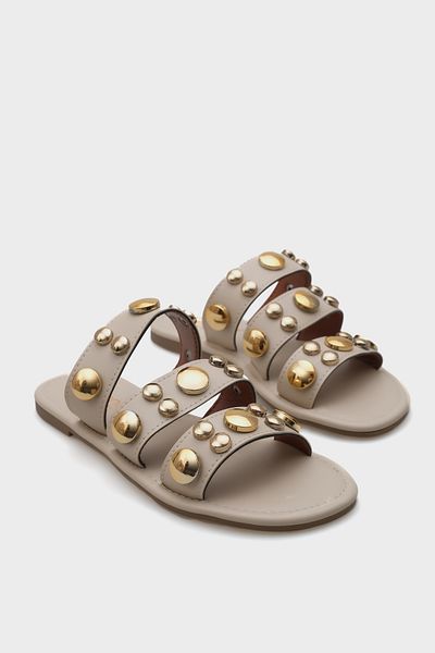 Capone Outfitters Γυναικείες παντόφλες Kate Banded Metal Accessories με ίσιο τακούνι και στρογγυλή μύτη