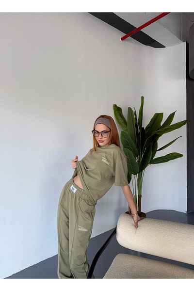 Cappmoda TKM-0041 كاكي ايكو خط أساسي مكتوب حقن طباعة رقبة دائرية تي شيرت الخصر مطاطا العشب عداء ببطء