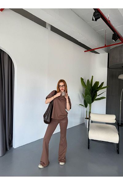 Cappmoda Tkm0040 Cocoa Color Meaningless Emboss Letter Printed Tshirt Spanish Trotting Pants Supreme Fabric Two