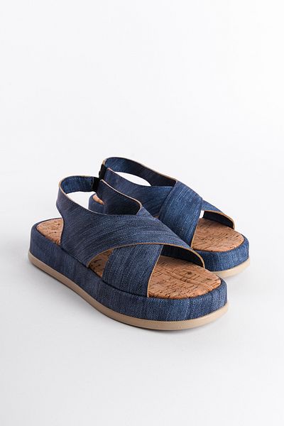Capone Outfitters صندل نسائي بكعب عريض من Dena