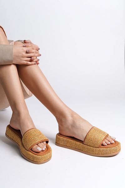 Capone Outfitters Dámské pantofle se slámou na klínovém podpatku s jedním páskem