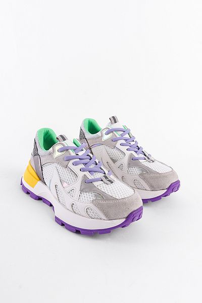 Capone Outfitters حذاء رياضي نسائي - تصميم مجزأ