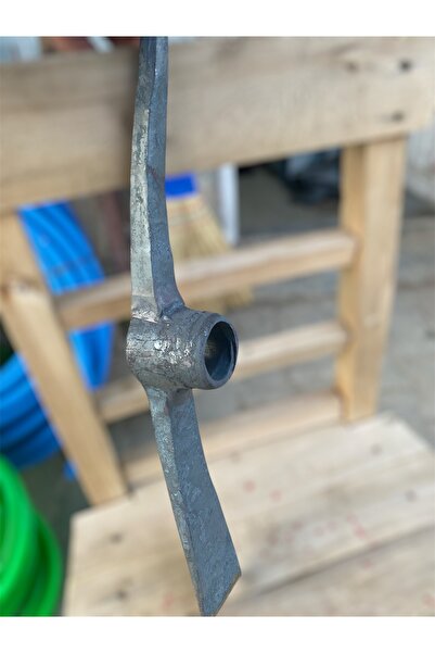 Osmanlı çelik El Yapımı Dövme Çelik Alman Tipi Kazma – Sap Dahil | Profesyonel Bahçe ve İnşaat Kullanımı