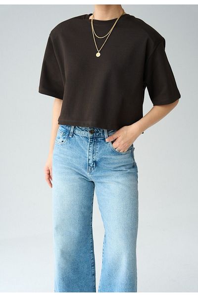 FEMMESTUDIO Women's Brown Crew Neck Crop T-Shirt with Padding Detail