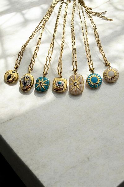 stravis Covered Star Detail Necklace