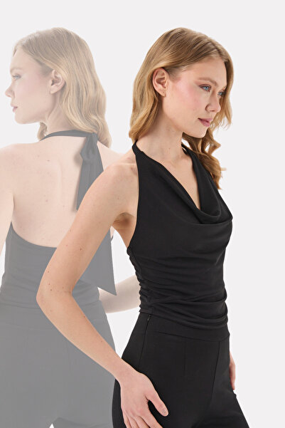 By Yaren Yazıcı Siyah Boyundan Bağlama Tasarım Sırt Dekolteli Degaje Yaka Bluz