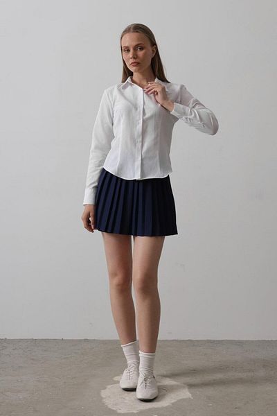 leyla sanat sanata yeni bir bakış açısı Leyla Sanat a New Perspective on Art Basic Shirt - White