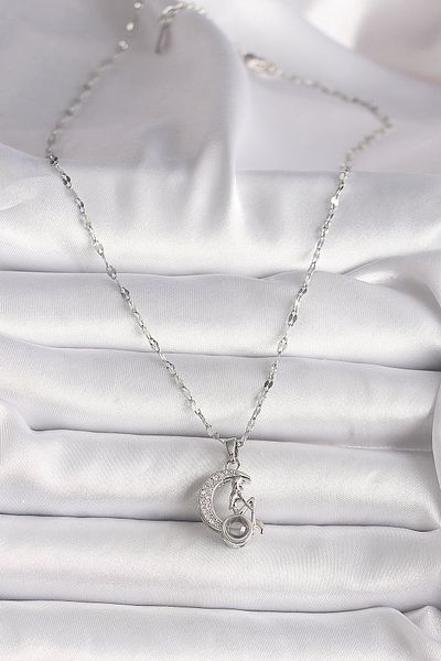 Store 316l الصلب الذهب اللون الزركون حجر الهلال يجلس امرأة الشكل الإسقاط نموذج قلادة المرأة