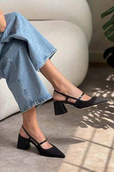 NİŞANTAŞI SHOES Pantofi cu toc de damă cu vârf ascuțit cu detaliu de centură de covor negru retro