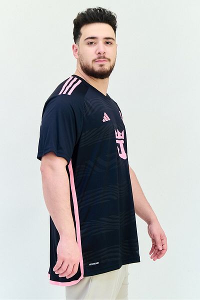 adidas قميص كرة قدم رجالي من إنتر ميامي بأكمام قصيرة وقصة ضيقة، أسود