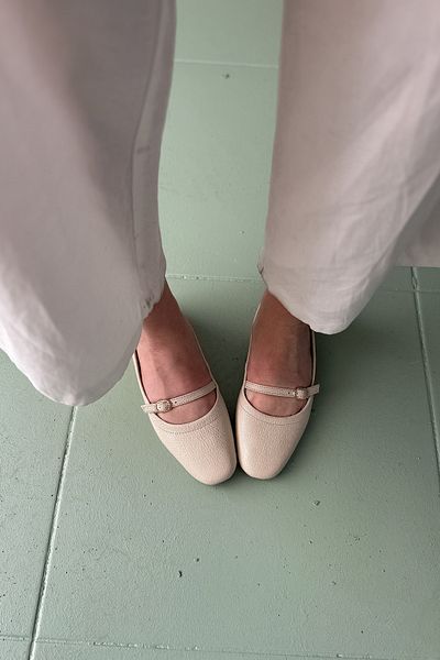 SHOEBELLAS Γυναικείες μπαλαρίνες Kina Beige από γνήσιο δέρμα με λεπτομέρεια μονής σωλήνωσης
