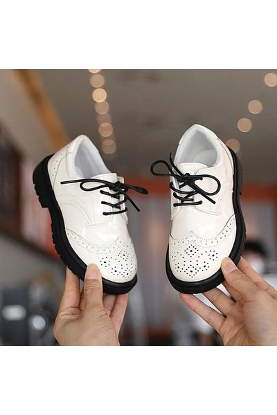Superbaby Pantofi albi eleganti, cu sireturi negre