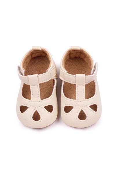 Superbaby Обувки в цвят слонова кост с изрязан мотив