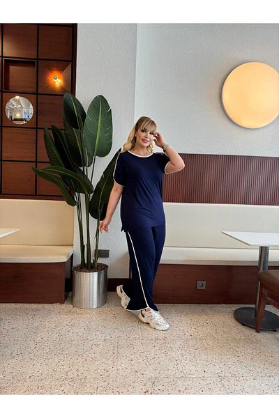 Butik Nilyam Women's Large Size Shoulder Window Detailed Thin Piping Stripe Flexible Tracksuit Set 24710 Navy Blue