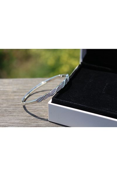 MODA Silver Leaf Detailed Handcuffs