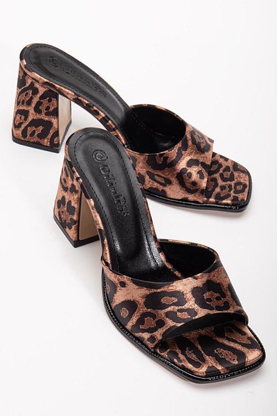 Dilimler Ayakkabı Large Size Women's Heeled Slippers Leopard Satin Thin Band