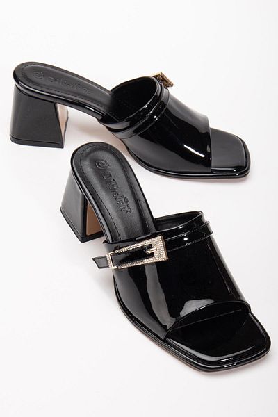 Dilimler Ayakkabı Large Size Women's Heeled Slippers Black Patent Leather Face with Stone Buckle