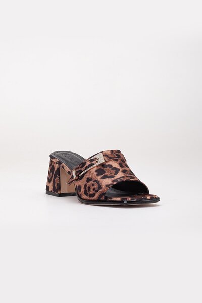 Dilimler Ayakkabı Дамски чехли на ток с леопардово покритие и сатен, големи размери, с катарама от камъни