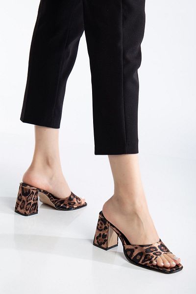 Dilimler Ayakkabı Large Size Women's Heeled Slippers Leopard Satin Thin Band