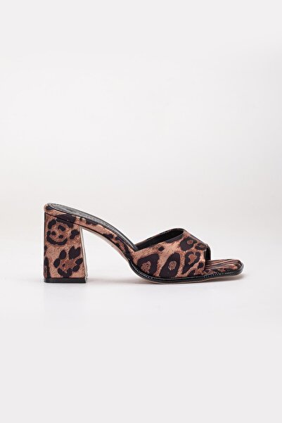 Dilimler Ayakkabı Дамски чехли с леопардово-сатенено покритие и тънка каишка, големи размери