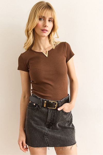 Olalook Women's Bitter Brown V Metal Detailed Flexible Cotton Blouse Blz-19002921
