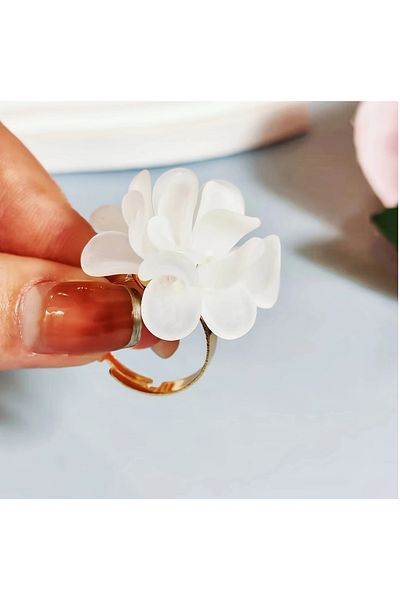 mos&more Matte White Resin Camellia Flower Adjustable Ring