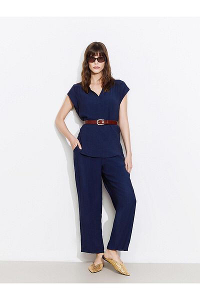 LC Waikiki Γυναικεία μπλούζα με υφή LCWAIKIKI Classic Runaway Collar (S5)