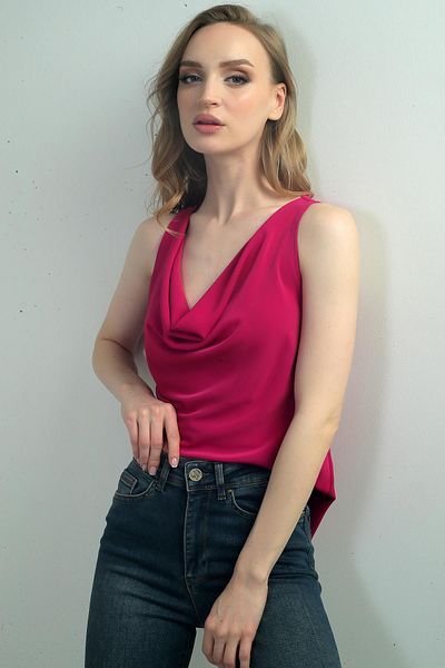 By Saygı Bluză de damă din satin creponat fără mâneci cu guler Degaje