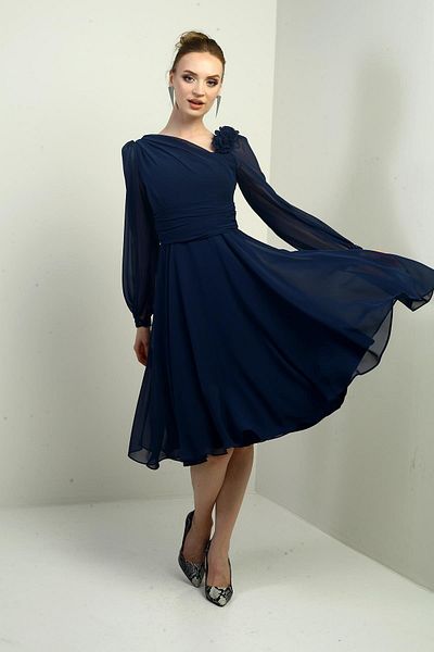 By Saygı Rochie midi din șifon cu mâneci lungi căptușită cu detalii florale