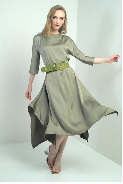 By Saygı Rochie midi din satin creponat asimetric cu mâneci sferturi pentru femei