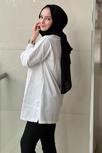 Nuss Cross Pattern Sleeves and Mercerized Balloon Sleeve Tunik on the Back