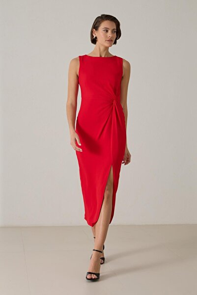 Setre Рокля с дължина до коляното и широка кройка с червен разрез