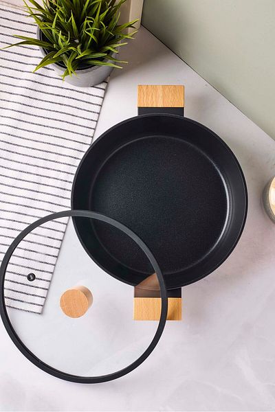 Perotti Cookwood Black Induction Base Ceramic Flat Pot with Wooden Handle and Lid 24 cm