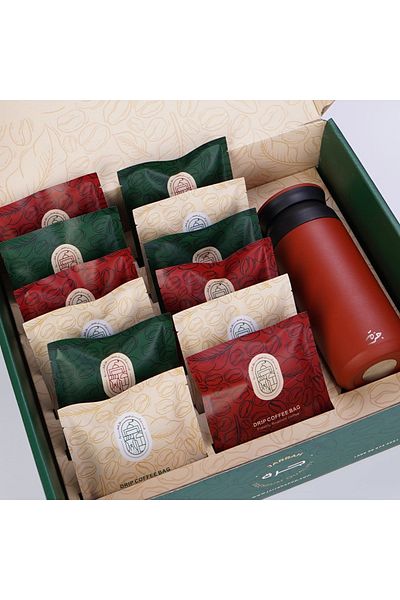 Jarrah The special package, the green jar box, includes 12 bags of coffee beans from three different roasters + a thermal mug from Jar.