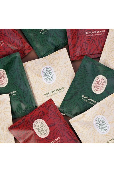 Jarrah The special package, the green jar box, includes 12 bags of coffee beans from three different roasters + a thermal mug from Jar.