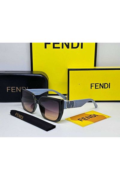 Fendi Fendi sunglasses with beautiful features and accessories