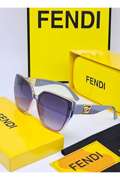 Fendi Fendi sunglasses with beautiful features and accessories