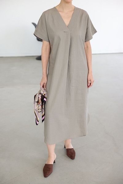 Suzi butik Φόρεμα από λινό με λαιμόκοψη V - Mink 3131