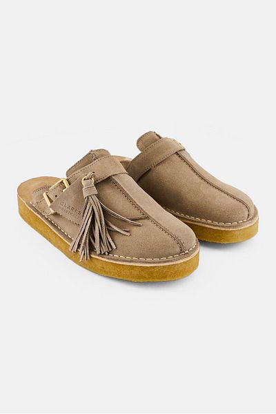 CLARKS قباقيب نسائية قياسية من Trek بطبعة حمار وحشي وإبزيم قابل للتعديل، لون بني رمادي