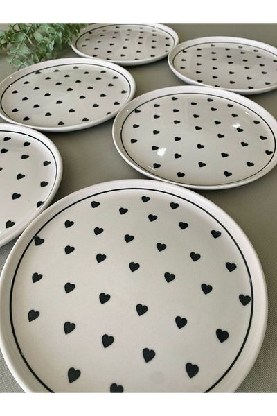QUEEN Black Heart 6-Piece Cake Plate