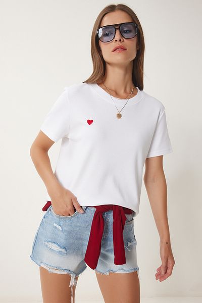 Happiness İstanbul Weißes Damen-T-Shirt mit Herz-Stickerei DP00242