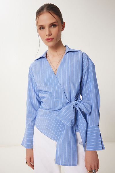 Happiness İstanbul Blaue Damenbluse mit Hemdkragen und gestreiftem Wickel-Popeline DP00244