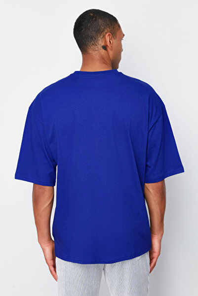 Kolekcia Trendyol 100% bavlna Saks Oversize Crew Neck Tričko s minimálnym písmom z pravej látky TMNSS23TS00084