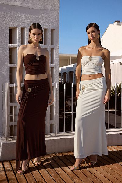 Trendyol Collection Limitált kiadású barna testhezálló kötött hosszú szoknya kiegészítővel TPRSS25ET00004