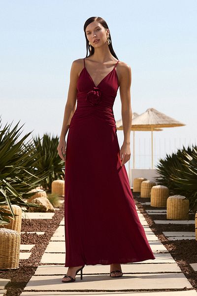 Trendyol Collection Burgunderrotes, detailliertes, gestricktes Maxi-Abendkleid mit Rosenmuster, Nachtabendkleid TPRSS25AE00180