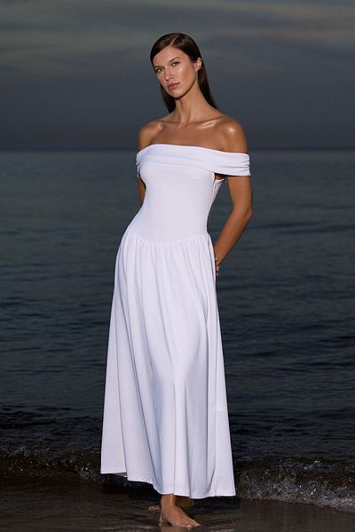 Trendyol Collection Bílé elegantní krátké šaty s límcem Carmen ve střihu A TPRSS25EL00150